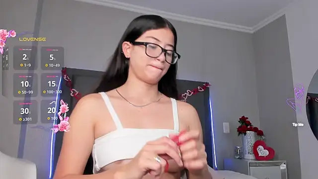 Snapshot of mia_gomez7 chatting on 04/18/26, 01:04 mia gomez7 online show from 04/18/26, 01:04