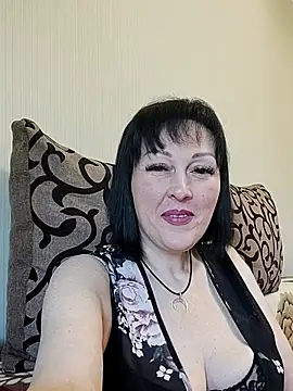 HelgaDennis online show from 05/17/26, 06:22
