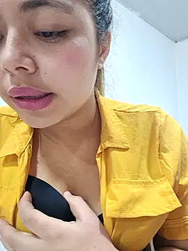 Snapshot of Yelii_ chatting on 06/08/26, 08:42 Yelii online show from 06/08/26, 08:42
