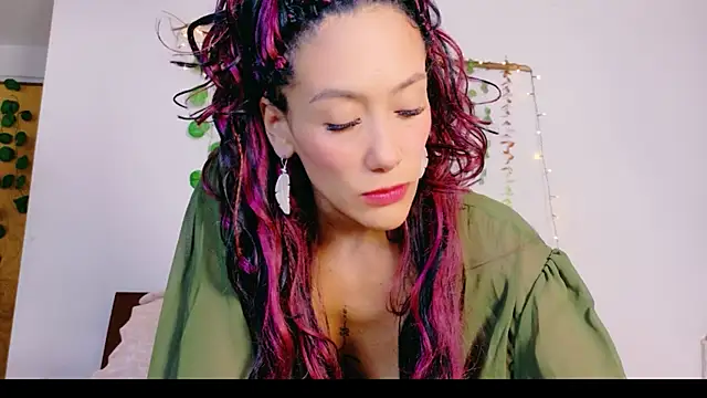 Snapshot of Ajua__Uva chatting on 05/10/26, 11:21 Ajua Uva online show from 05/10/26, 11:21