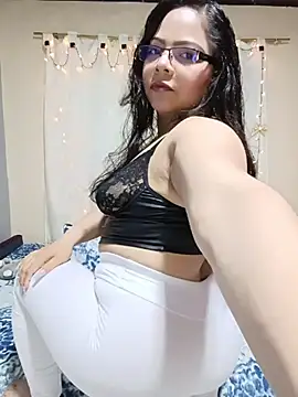 Snapshot of ROUSSE_SINCLAIR chatting on 04/18/26, 10:54 ROUSSE SINCLAIR online show from 04/18/26, 10:54