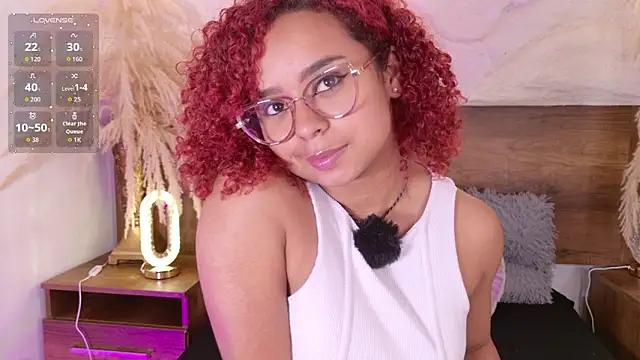 Snapshot of lara_curly chatting on 04/17/26, 11:35 lara curly online show from 04/17/26, 11:35