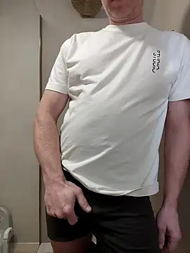 Snapshot of Essie_deLona chatting on 03/19/26, 06:45 Essie deLona online show from 03/19/26, 06:45