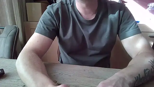 Snapshot of Essie_deLona chatting on 03/20/26, 02:44 Essie deLona online show from 03/20/26, 02:44