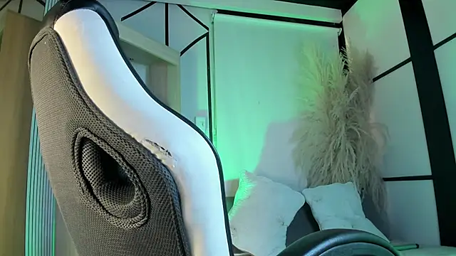 LizzyBrooks  online show from 03/27/26, 08:26