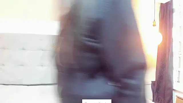 Snapshot of LindaCatalina_ chatting on 04/07/26, 12:27 LindaCatalina online show from 04/07/26, 12:27