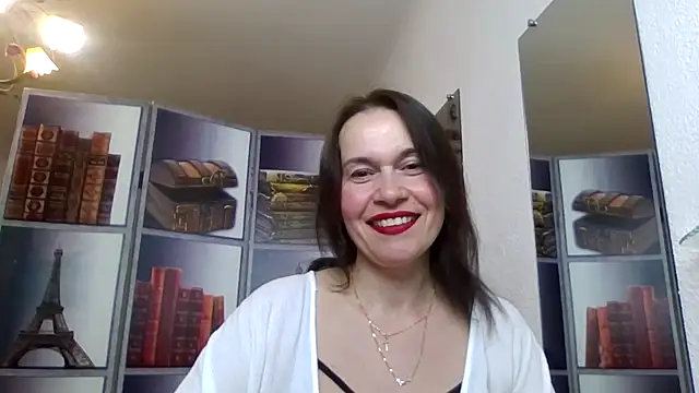 Snapshot of Selena_Moo chatting on 04/28/26, 02:11 Selena Moo online show from 04/28/26, 02:11