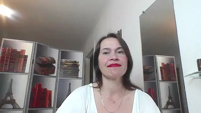 Selena Moo online show from 06/04/26, 03:07