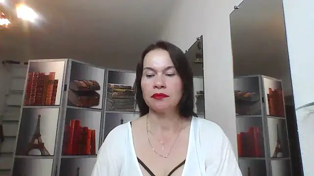 Selena Moo online show from 06/10/26, 10:14