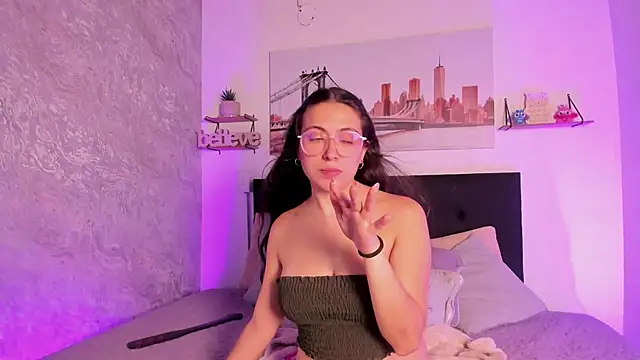 SofiaLujan  online show from 06/18/26, 11:53