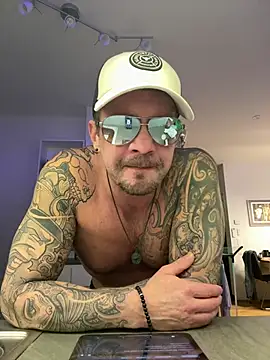 Snapshot of stefhart chatting on 04/14/26, 01:00 stefhart online show from 04/14/26, 01:00