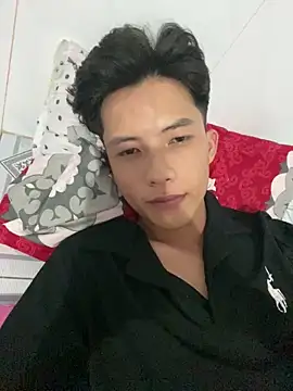 Snapshot of Nguyencuong1999 chatting on 04/13/26, 10:37 Nguyencuong1999 online show from 04/13/26, 10:37