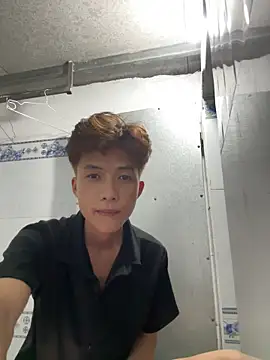 Snapshot of Nguyencuong1999 chatting on 04/27/26, 08:45 Nguyencuong1999 online show from 04/27/26, 08:45