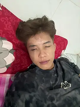 Snapshot of Nguyencuong1999 chatting on 04/30/26, 08:15 Nguyencuong1999 online show from 04/30/26, 08:15