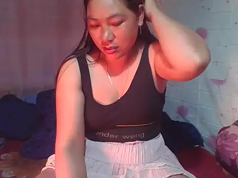 Hena   online show from 04/30/26, 10:36