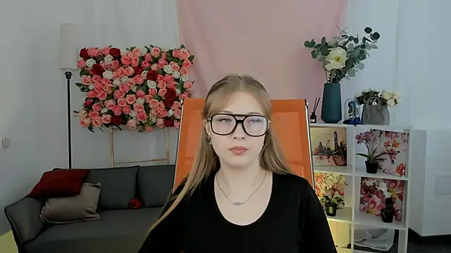 Snapshot of LunasFrost chatting on 03/20/26, 10:53 LunasFrost online show from 03/20/26, 10:53