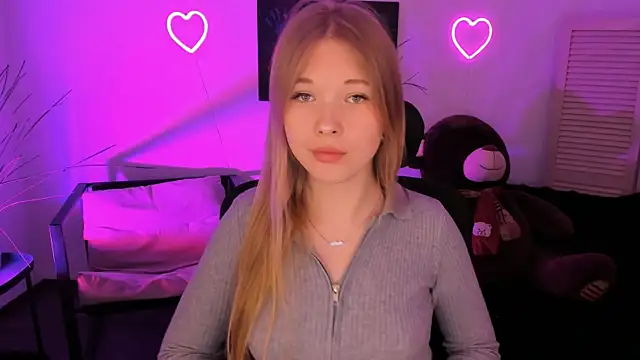 Snapshot of LunasFrost chatting on 04/06/26, 04:52 LunasFrost online show from 04/06/26, 04:52