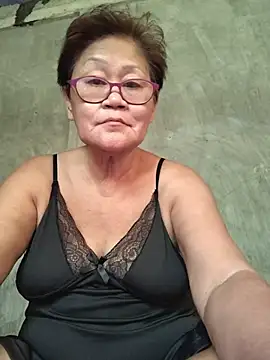 Snapshot of Sunflower1956 chatting on 07/17/26, 01:45 Sunflower1956 online show from 07/17/26, 01:45