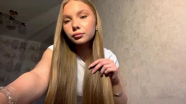 CarolineNine online show from 04/02/26, 02:37