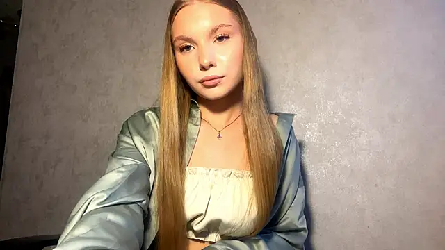 CarolineNine online show from 04/18/26, 03:27