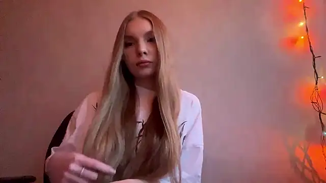 CarolineNine online show from 05/04/26, 04:14