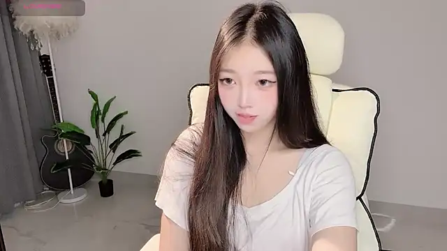Snapshot of Yukiy8877 chatting on 04/20/26, 11:17 Yukiy8877 online show from 04/20/26, 11:17