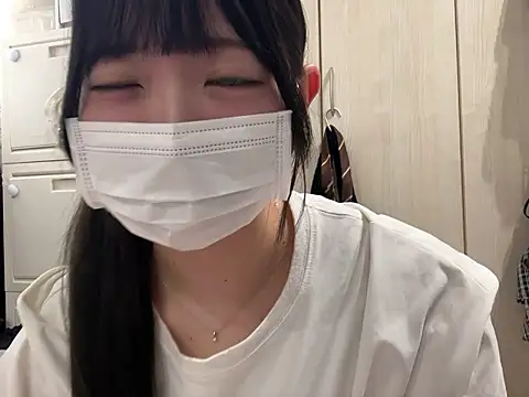 Snapshot of y-u-r-a-33 chatting on 06/17/26, 07:44 y-u-r-a-33 online show from 06/17/26, 07:44