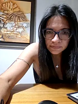 Snapshot of Gia-and-Lara chatting on 05/20/26, 11:33 Gia-and-Lara online show from 05/20/26, 11:33