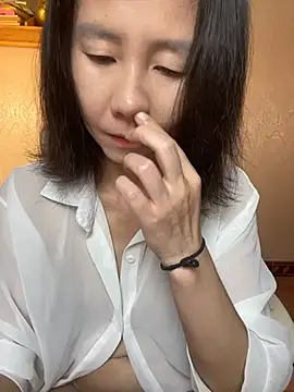 Snapshot of lilysister66 chatting on 05/26/26, 01:51 lilysister66 online show from 05/26/26, 01:51