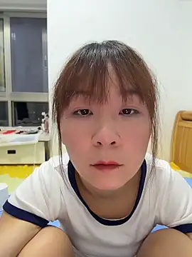 Snapshot of flylingling33 chatting on 05/20/26, 04:24 flylingling33 online show from 05/20/26, 04:24