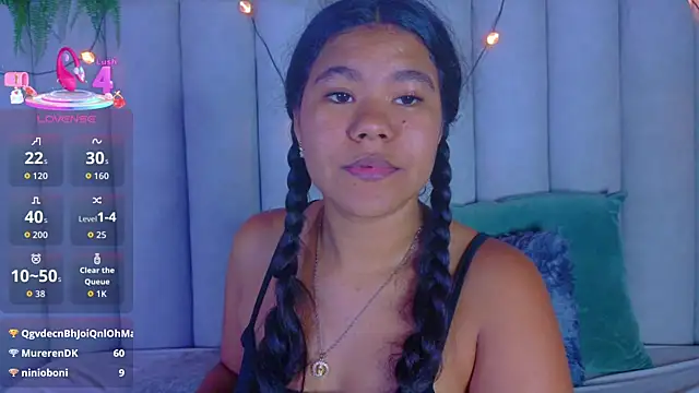 Snapshot of AhslyEvans__ chatting on 07/23/26, 01:58 AhslyEvans online show from 07/23/26, 01:58
