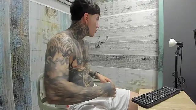 Snapshot of Gury_tattoo chatting on 05/04/26, 05:42 Gury tattoo online show from 05/04/26, 05:42