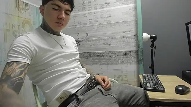 Snapshot of Gury_tattoo chatting on 05/06/26, 07:41 Gury tattoo online show from 05/06/26, 07:41
