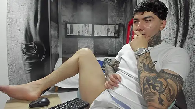 Snapshot of Gury_tattoo chatting on 05/12/26, 07:00 Gury tattoo online show from 05/12/26, 07:00
