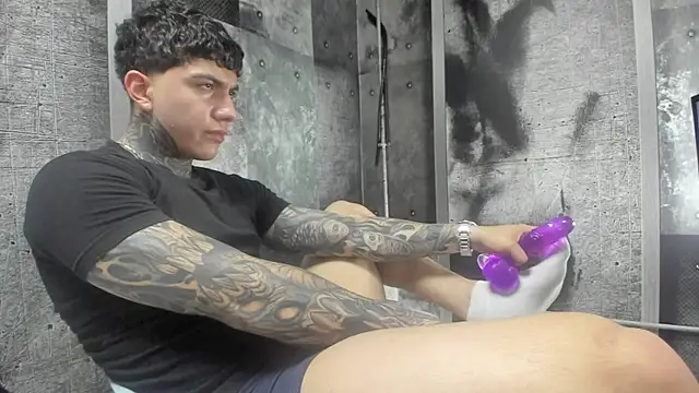 Snapshot of Gury_tattoo chatting on 05/15/26, 07:21 Gury tattoo online show from 05/15/26, 07:21