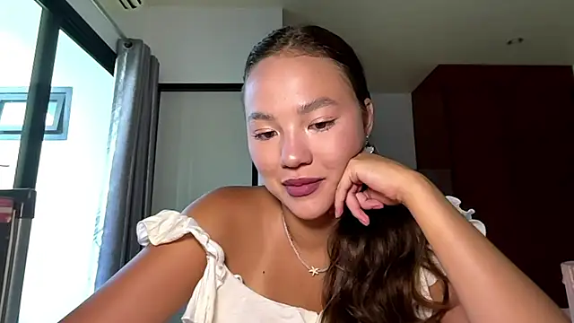 Snapshot of kamila_18_french chatting on 04/20/26, 05:10 kamila 18 french online show from 04/20/26, 05:10