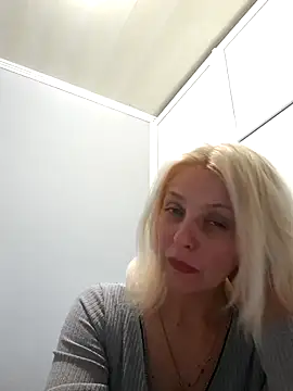 MiaLove183 online show from 06/06/26, 11:37