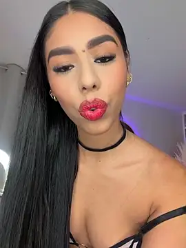 Snapshot of Rossie_Blooms chatting on 05/17/26, 07:43 Rossie Blooms online show from 05/17/26, 07:43