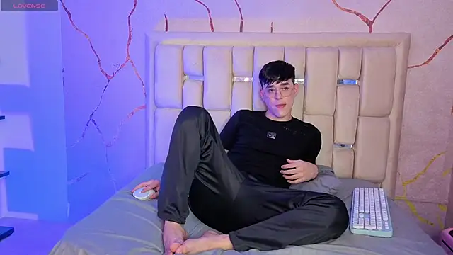 Tom Parker  online show from 04/28/26, 10:15