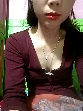 Snapshot of AmyLinee01 chatting on 04/16/26, 05:36 AmyLinee01 online show from 04/16/26, 05:36