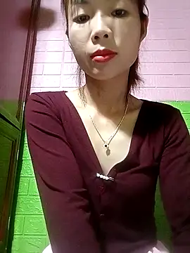 AmyLinee01 online show from 04/17/26, 01:52