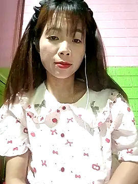 AmyLinee01 online show from 04/30/26, 05:41