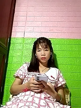 Snapshot of AmyLinee01 chatting on 05/22/26, 05:29 AmyLinee01 online show from 05/22/26, 05:29