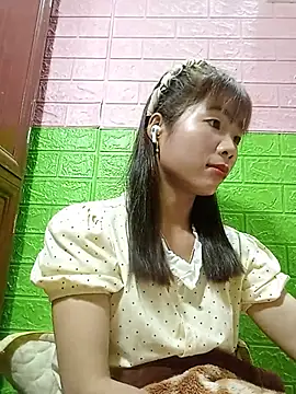 Snapshot of AmyLinee01 chatting on 06/13/26, 07:12 AmyLinee01 online show from 06/13/26, 07:12