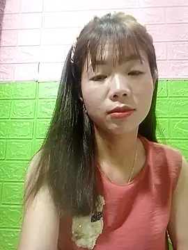 Snapshot of AmyLinee01 chatting on 06/15/26, 06:21 AmyLinee01 online show from 06/15/26, 06:21
