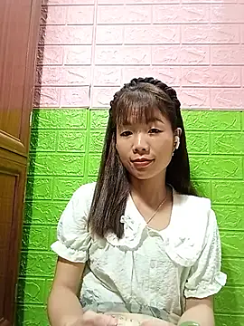Snapshot of AmyLinee01 chatting on 06/19/26, 08:23 AmyLinee01 online show from 06/19/26, 08:23