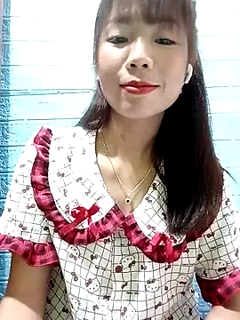 Snapshot of AmyLinee01 chatting on 07/22/26, 05:27 AmyLinee01 online show from 07/22/26, 05:27