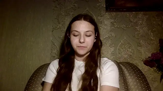 Snapshot of _Yuni chatting on 04/21/26, 04:34 Yuni online show from 04/21/26, 04:34