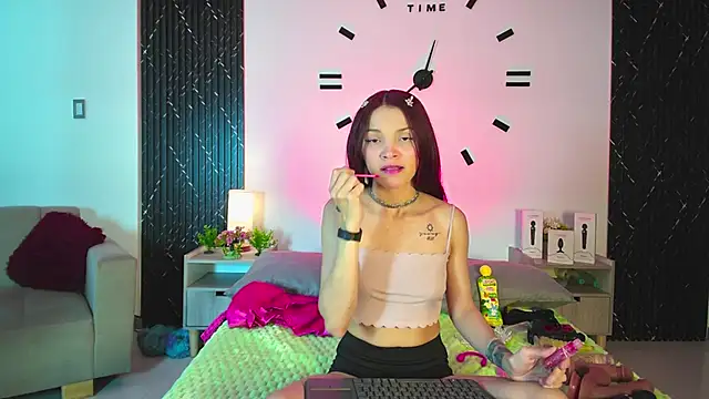 Snapshot of aurora_petitee chatting on 04/23/26, 01:13 aurora petitee online show from 04/23/26, 01:13