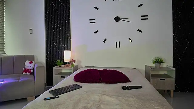 aurora petitee online show from 06/06/26, 01:27